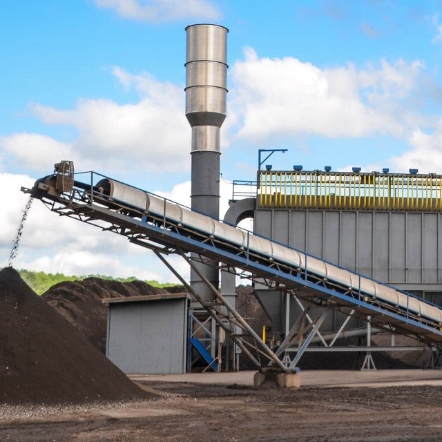 Conveyor belt at outdoor thermal treatment facility 