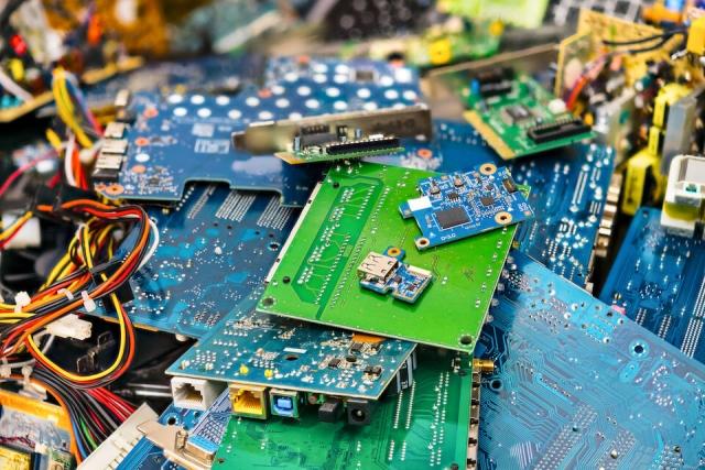 Electronics chips in a pile